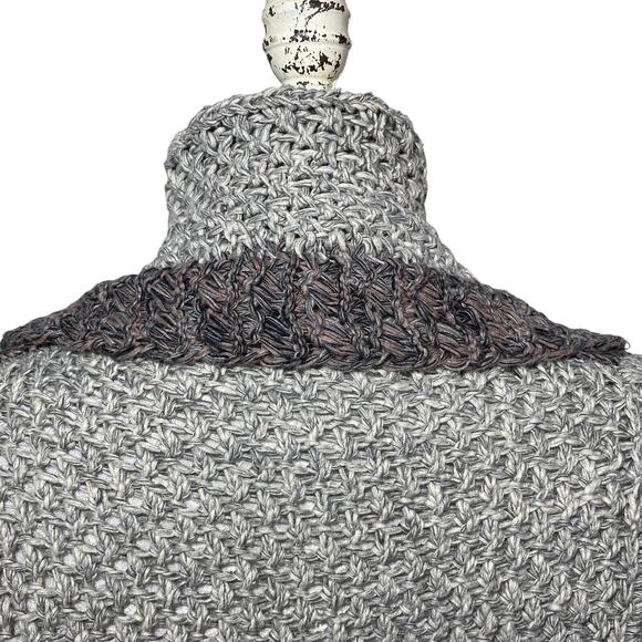 CAbi Gray Shadow Circle Chunky Knit Cardigan Women XS Color Blocked Shawl Collar - Picture 9 of 12